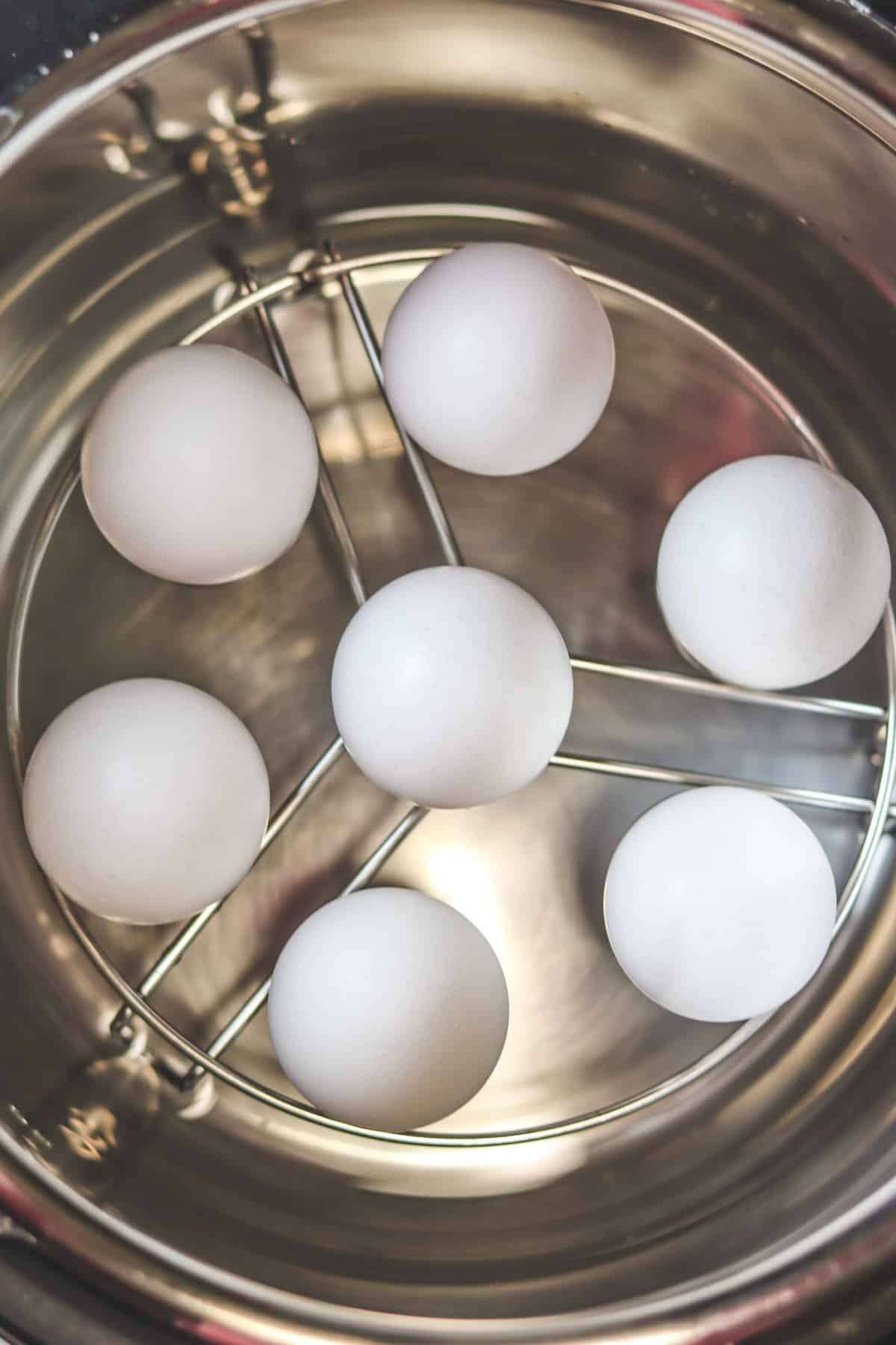 eggs on egg trav in instant pot