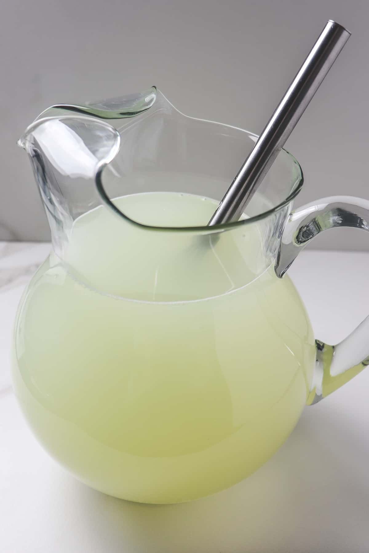 whisking stevia into lemonade mixture