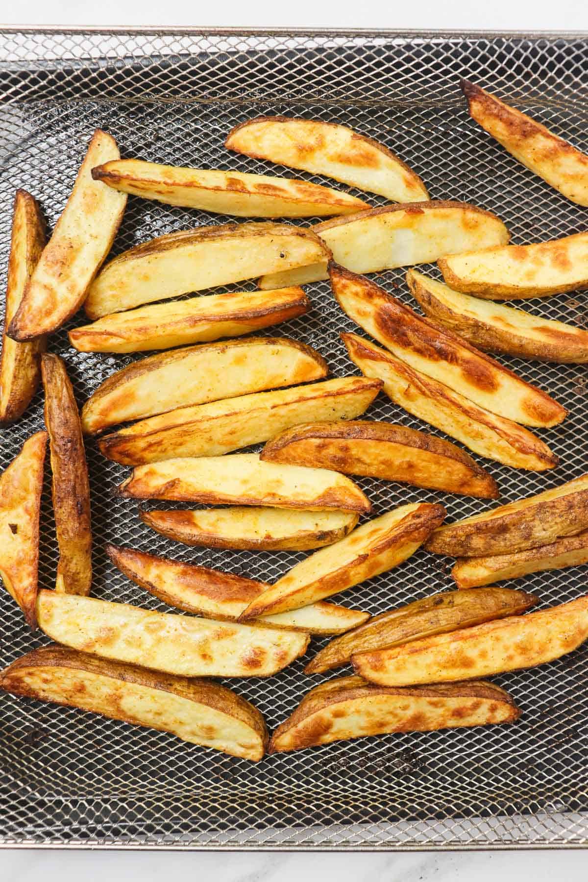 cooked potato wedges in air fryer basket