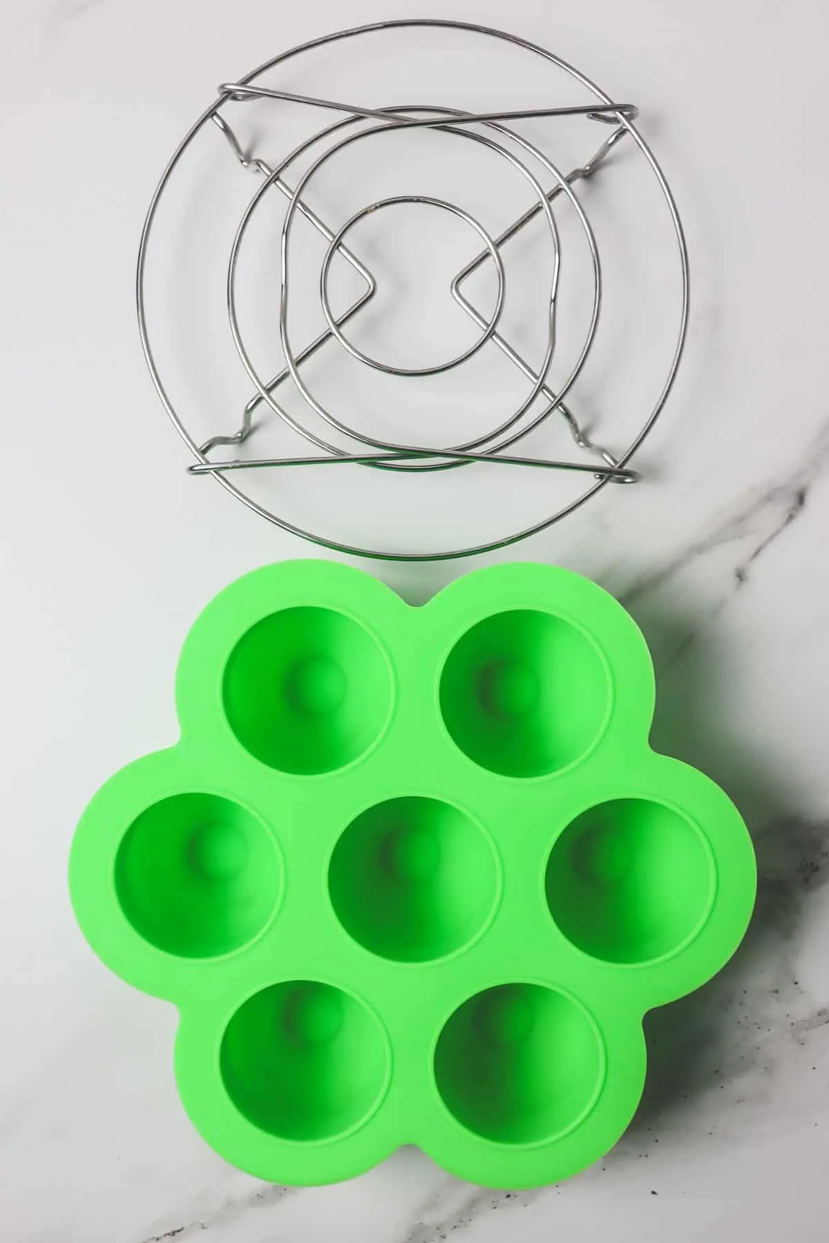 egg bite mold and trivet