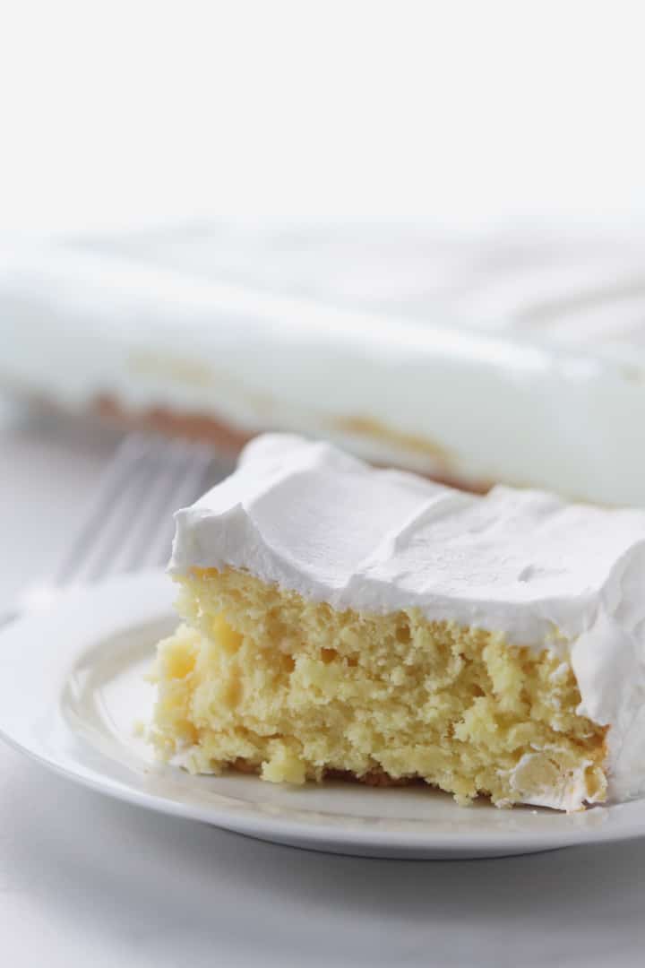 Low-Calorie Greek Yogurt Cake - Skinny Comfort