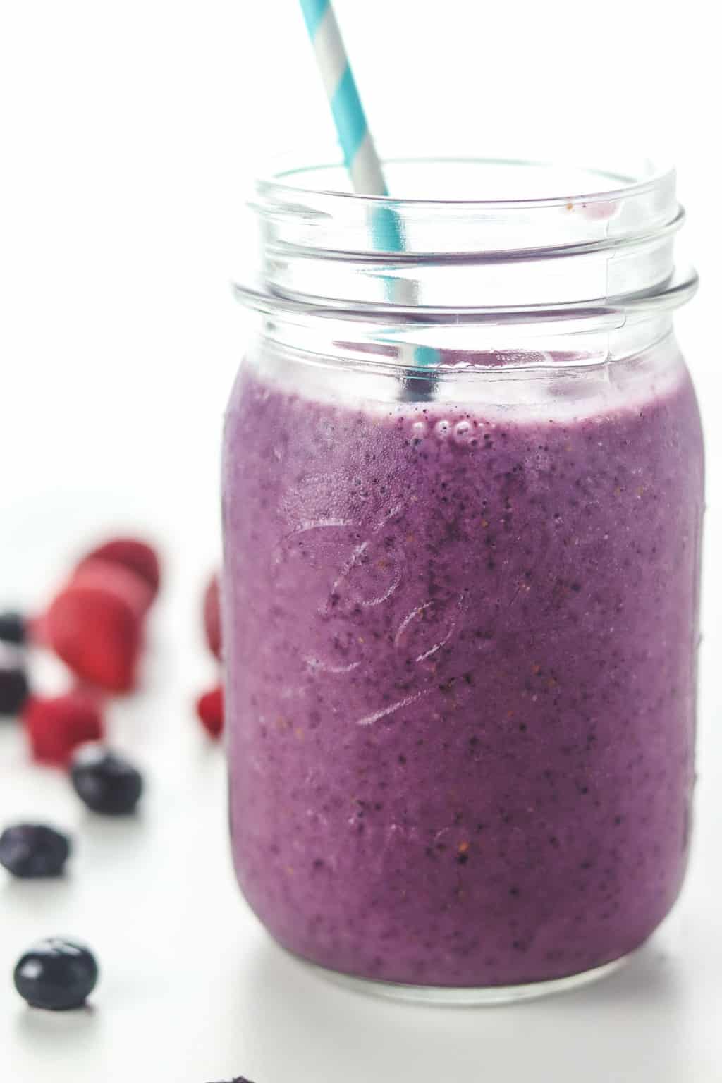 low-calorie-berry-smoothie-skinny-comfort