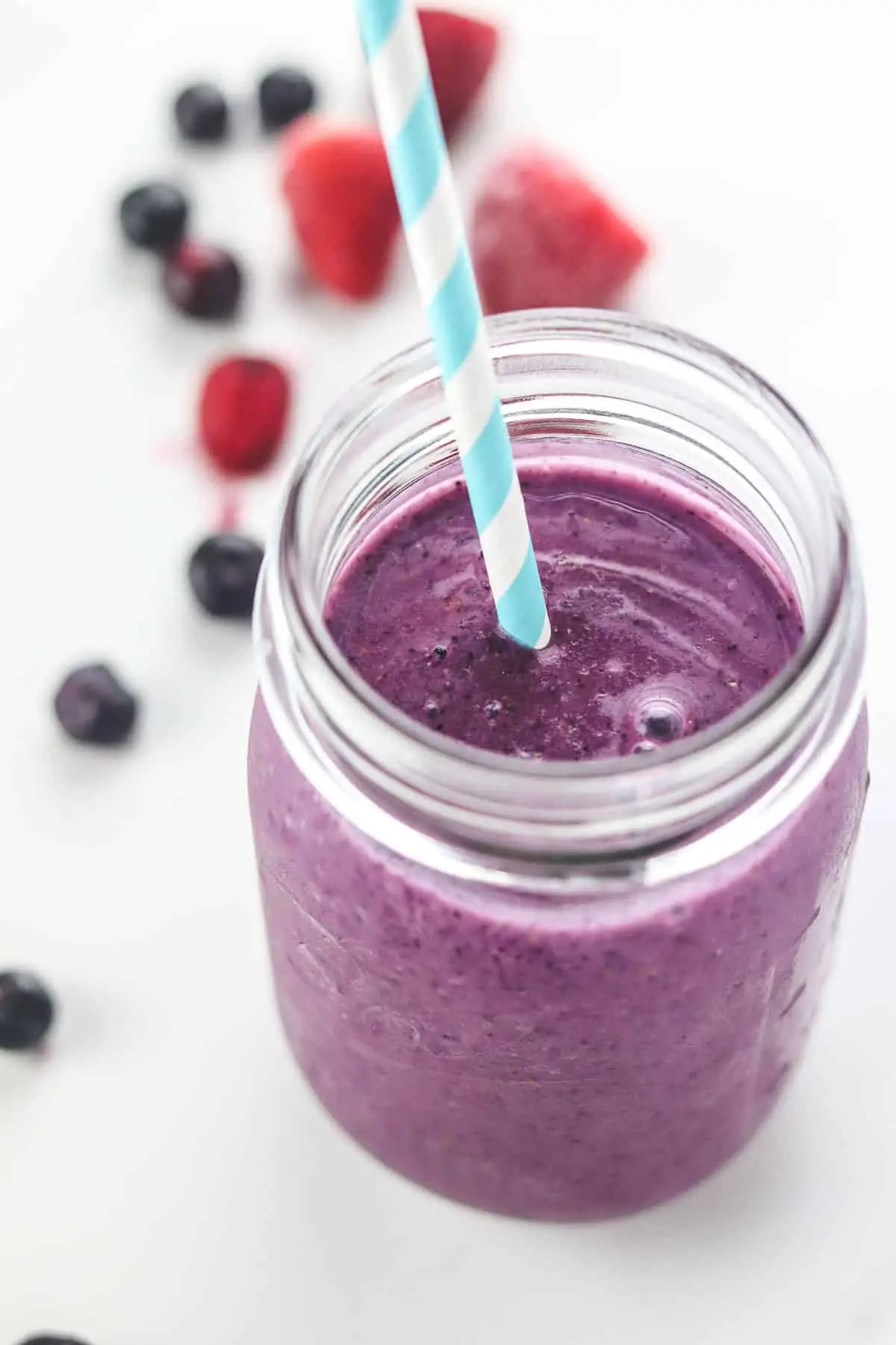 Low-Calorie Berry Smoothie - Skinny Comfort